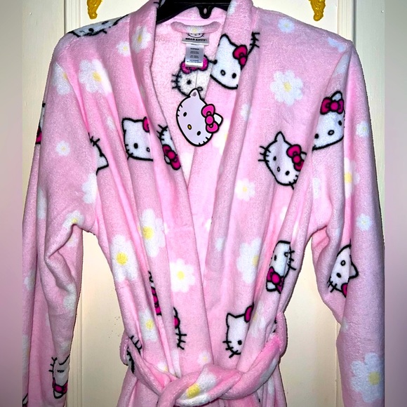 Hello Kitty Robe - Picture 2 of 4